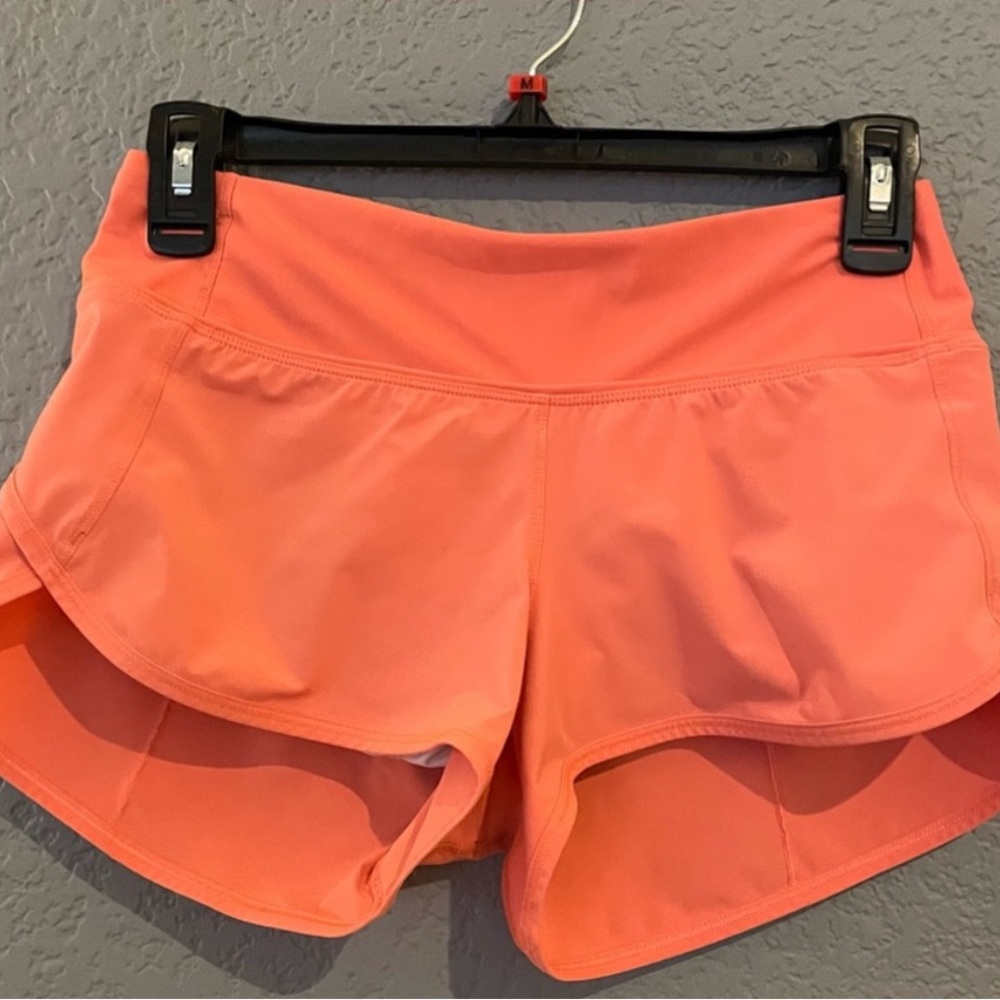 3️⃣Lululemon Orange Shorts Pre-Owned Size 4. Flawed beach stain on liner.